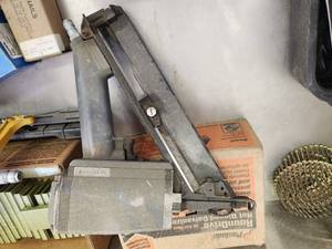 lot 965 image: Senco Air Nailer