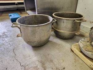 lot 975 image: Lot of (2) Commercial Stainless Steel Mixing Bowls