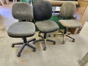 lot 983 image: Lot of (3) Rolling Office Chair