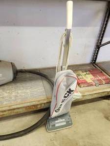 lot 1000 image: Oreck XL Household Upright Canister Vacuum