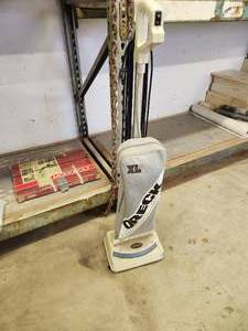 lot 1001 image: Oreck XL Household Upright Canister Vacuum