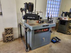lot 933 image: Delta 3-Phase Industrial 7.5-HP 5-speed Wood Shaper 43-791
