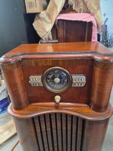 lot 3 image: Zenith Radio