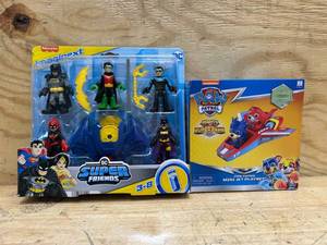lot 66 image: Super friends and paw patrol toys (lot of 2)