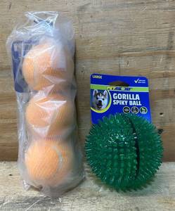 lot 91 image: PetSport Squeaker, Gorilla Spiky Ball