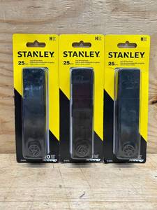 lot 195 image: STANLEY 25mm Snap-Off Hook Blades 20 ct Pack, 11-625L (lot of 3)