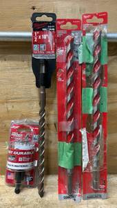 lot 227 image: Milwaukee Drill bits lot of 4