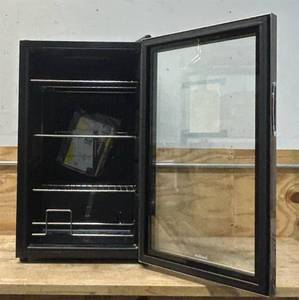 lot 229 image: Ivation Beverage Refrigerator And Cooler (doesn t seal fully)