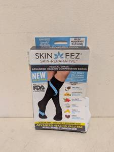 lot 81 image: SKIN EEZ SKIN-REPARATIVE MEDICAL GRADE ADVANCED HEALING COMPRESSION SOCKS SM
