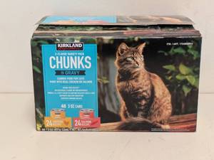 lot 106 image: KIRKLAND SIGNATURE 2-FLAVOR CHUNKS IN GRAVY