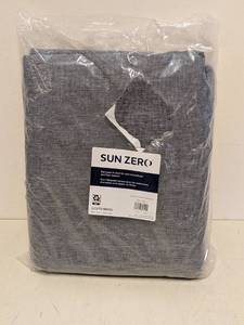 lot 163 image: SUNZERO PANEL PAIR (GRAY)