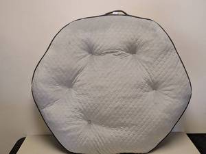 lot 115 image: KIRKLAND SIGNATURE HEX PET BED