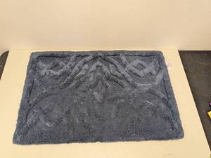 lot 208 image: WEL HOME BY WELSPUN 100% COTTON BATH RUG (NAVY)