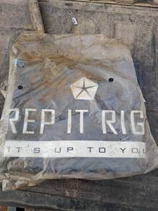 lot 15 image: Chrysler Mechanic Fender CoverGuard