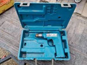 lot 17 image: Makita Cordless Driver Drill & Chrysler Motors Gold Tool Solder Gun