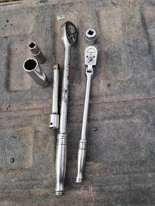 lot 28 image: Snap On Ratchets (12 & 38 Drives) Swivel head nice condition