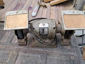 lot 31 image: Heavy Duty Chicago Power Tools Bench Grinder