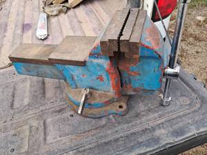 lot 34 image: Bench Vise  Olympia 150MM