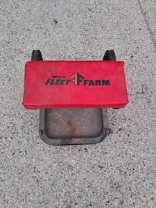 lot 36 image: Mechanic Stool with wheels