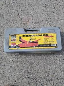 lot 38 image: 2-Ton Hydraulic Floor Jack
