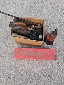lot 40 image: 5 Ton Bottle Jack, Triangle Flare Set, & Miscellaneous Tools