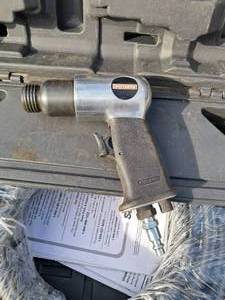 lot 41 image: Craftsman Air Hammer & Air hose with case
