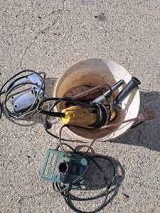 lot 46 image: Dewalt Grinder, Jig Saw, and Drill Doctor