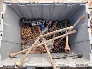 lot 49 image: Miscellaneous Log Chains & Tire Irons