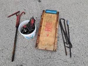 lot 54 image: Miscellaneous Oilers, Wood Creeper, Oil Pump, Lot of Bars