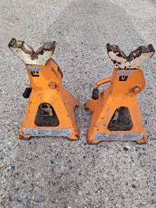 lot 56 image: Set of 2 3-Ton Jack Stands