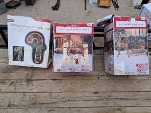 lot 70 image: Christmas Light Yard Sets