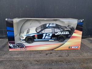 lot 79 image: Ryan Newman Nascar 124 size NIB