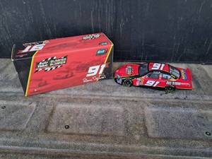 lot 80 image: Bill Elliot Nascar Hot Wheel Brand 124 Size NIB