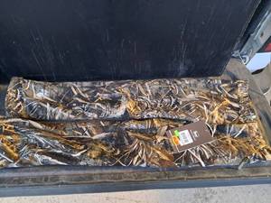 lot 91 image: Kids Hunting Clothes Set