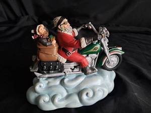 lot 95 image: Miscellaneous Lot - Harley, Brett Farve, Books