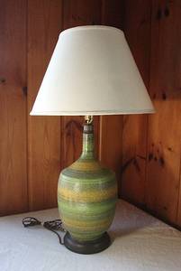 lot 0001 image: Fantastic MCM Table lamp with original finial