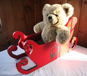 lot 0018 image: Christmas Bear and Sled - Large