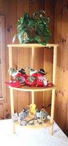 lot 0019 image: Christmas Corner Shelf with Holiday and Home Decor