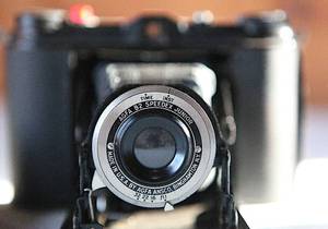 lot 0020 image: Ansco AGFA B2 Speedex Junior 120 Film Camera with Case