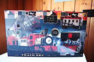 lot 0048 image: Christmas - FAO Schwarz Train Set