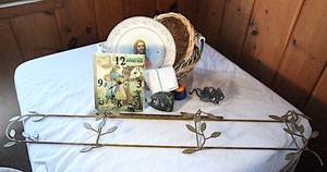 lot 0052 image: Misc Home Decor Lot - Many different items See pics