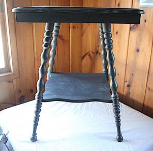 lot 0060 image: Wolverine Manufacturing Company (Detroit) Turned Spindle Table