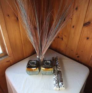 lot 0096 image: Home Decor Lot - Group of Modern Decor Items