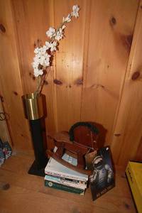 lot 0108 image: Home Decor Bundle #2 - DecorBooksMisc