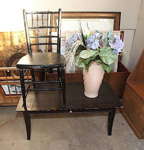 lot 0115 image: Coffee TableChairDecor Bundle - See Pic