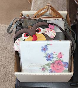 lot 0136 image: Handbags and Vintage Sewing Patterns