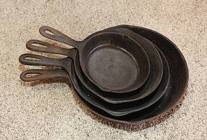 lot 0144 image: Vintage Cast Iron Pan Bundle - See Pics