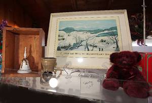 lot 0180 image: Shelf Lot #31 - Multiple items in one lot - Some Christmas - See Pic