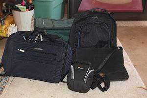 lot 0275 image: Bundle of Bags #3 - See Pic