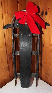 lot 0286 image: CHRISTMAS Antique Sled
